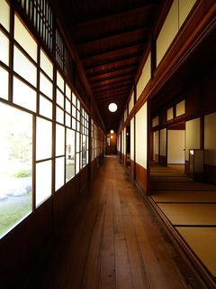 corridor-1255827_640.jpg
